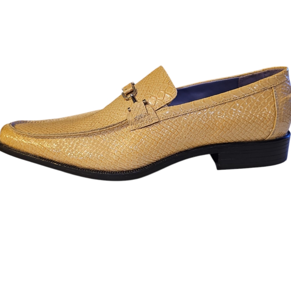 Loafers Hugo Vitelli Mens Slip-On Beige Size 10. Pre-Owned Near-New.